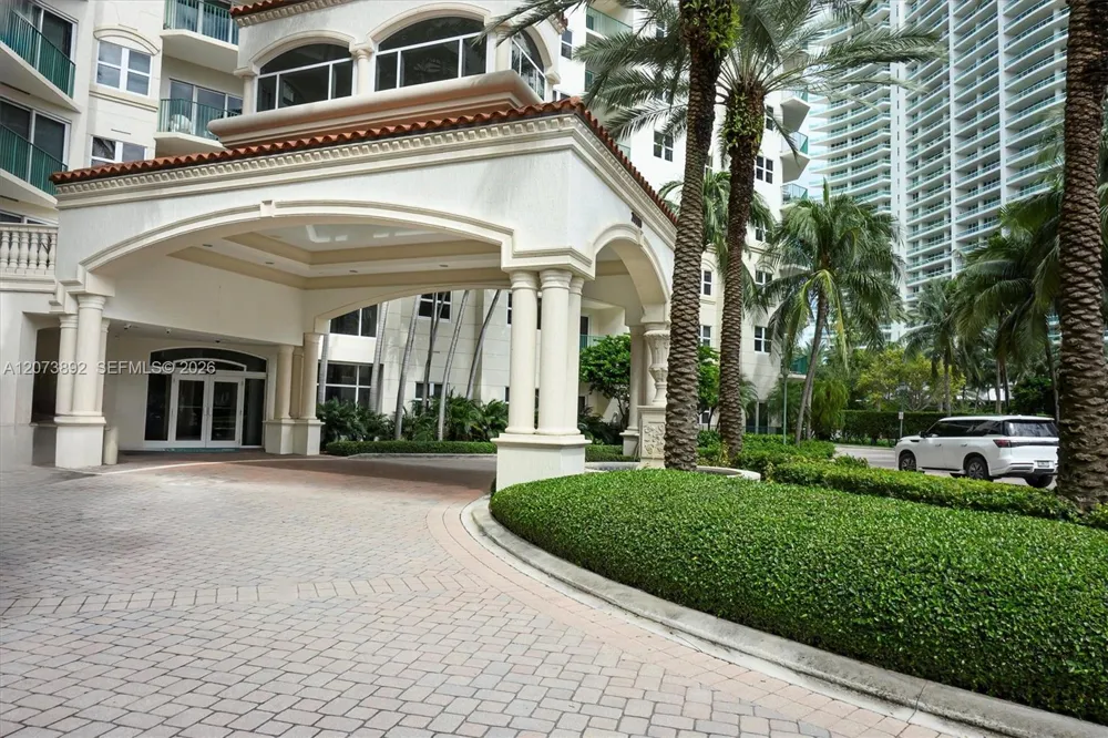 20000 E Country Club Dr #302 Aventura, FL 33180
