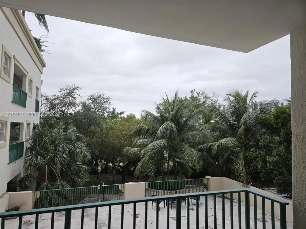 20000 E Country Club Dr #302 Aventura, FL 33180