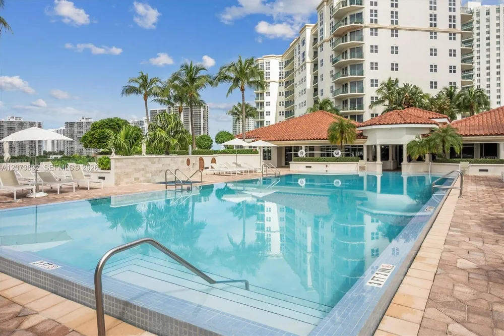 20000 E Country Club Dr #302 Aventura, FL 33180