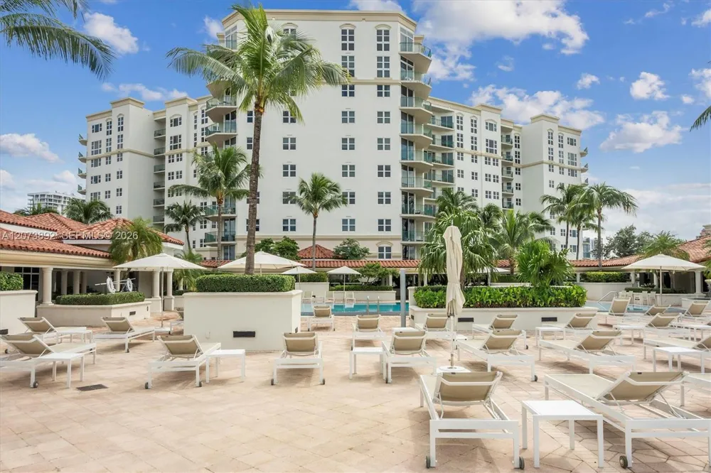 20000 E Country Club Dr #302 Aventura, FL 33180