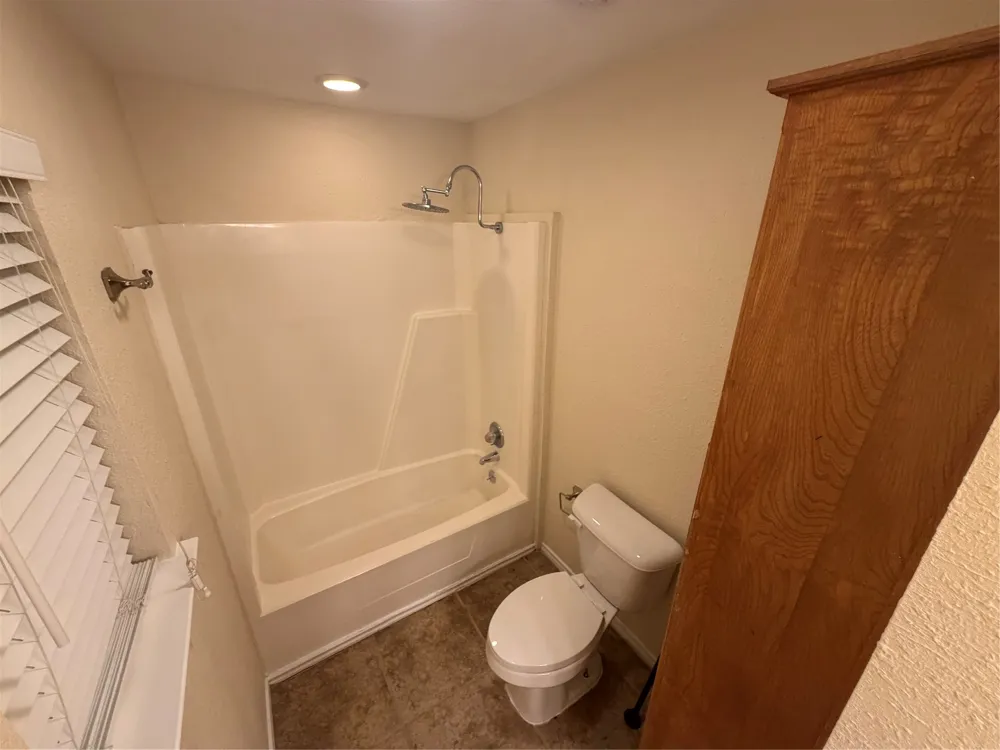 1058 E Jefferson Street Van Alstyne, TX 75495