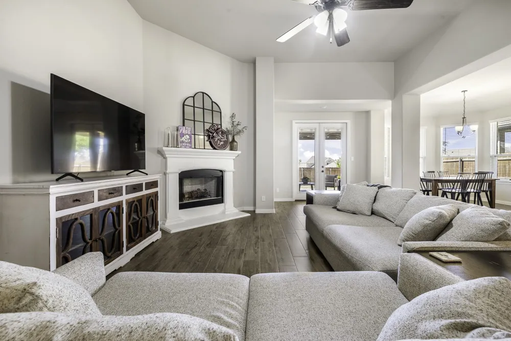 1652 Spur Ledge Court Weatherford, TX 76087