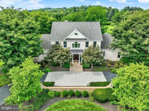 715 ROSEWOOD LANE