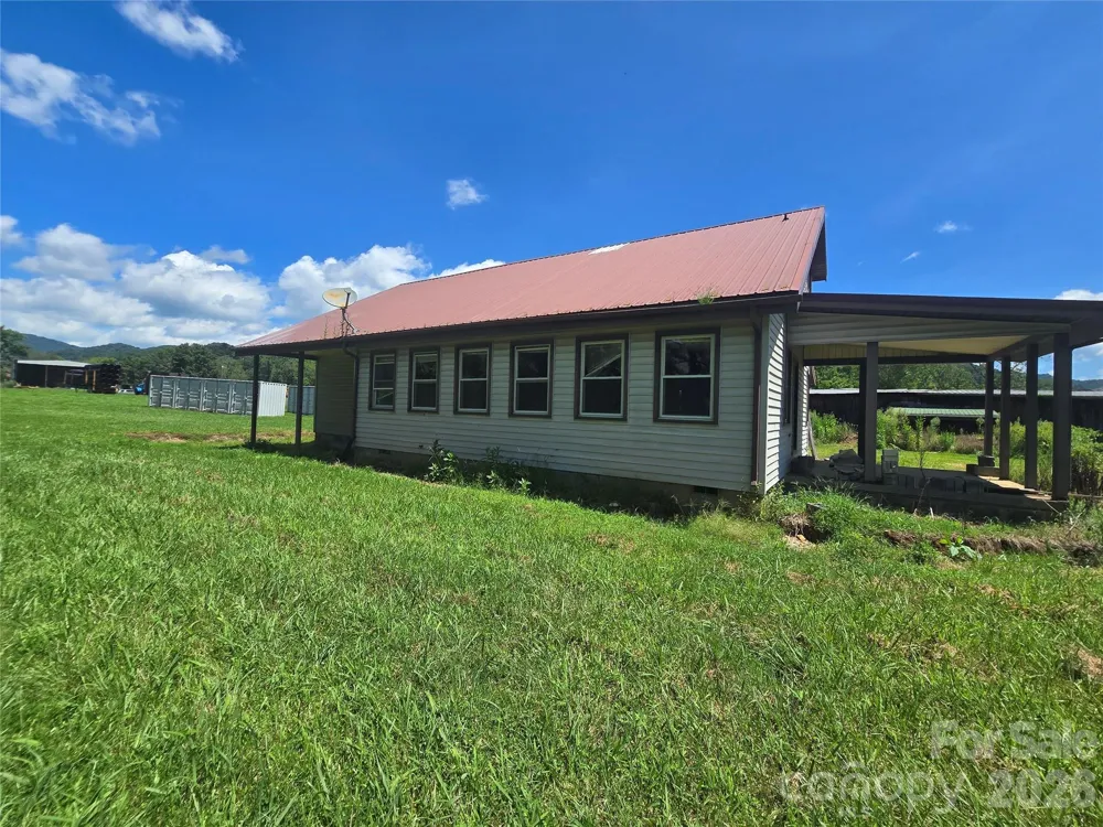 93 Benton Drive Canton, NC 28716