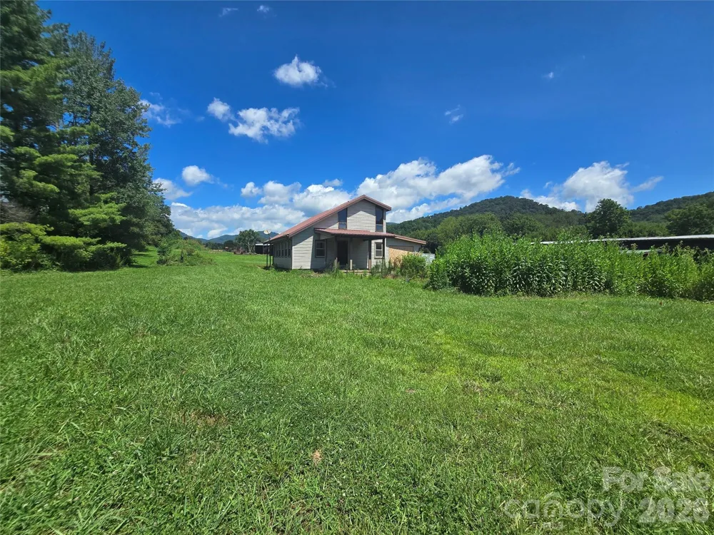 93 Benton Drive Canton, NC 28716
