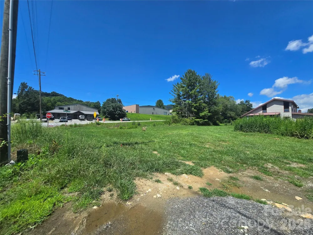 93 Benton Drive Canton, NC 28716