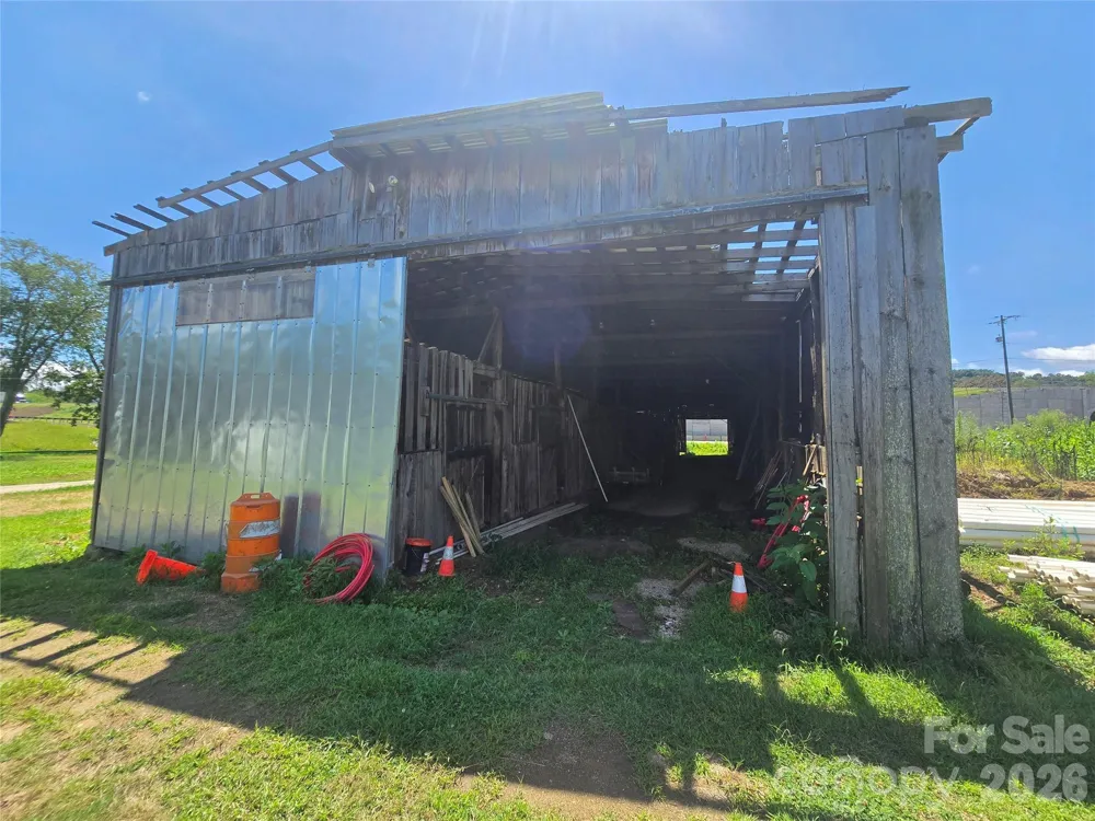 93 Benton Drive Canton, NC 28716