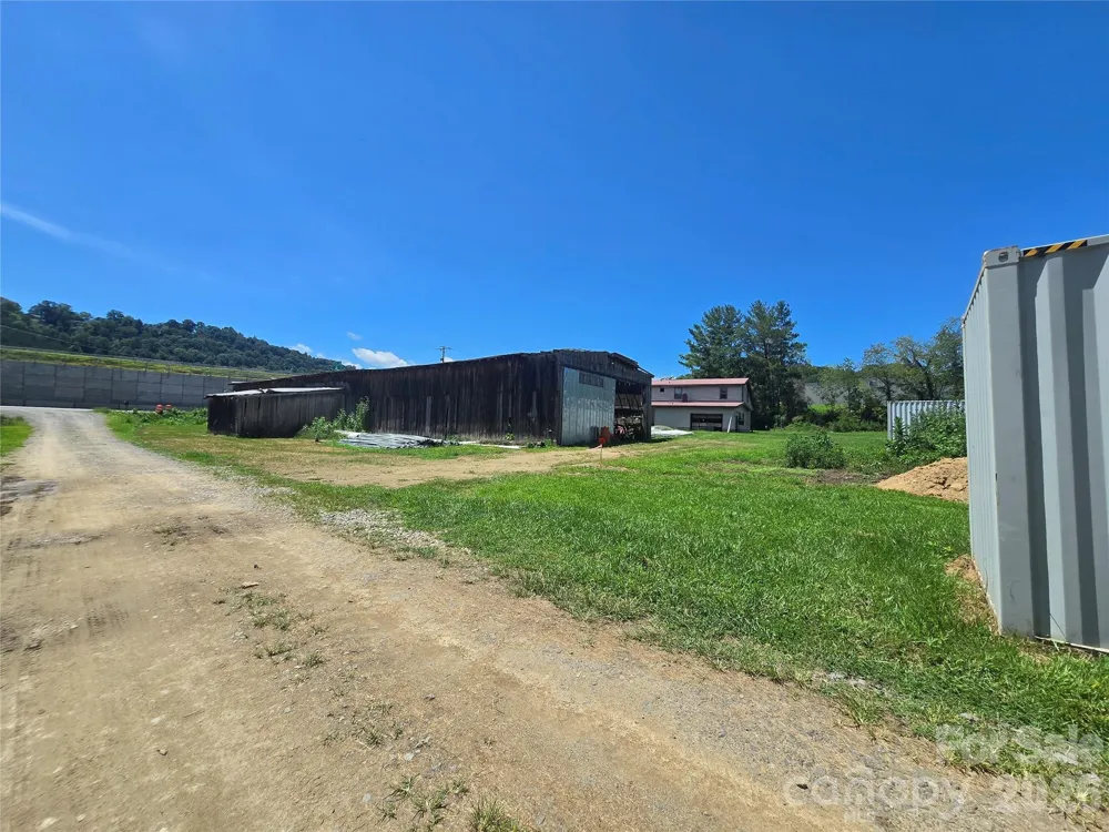 93 Benton Drive Canton, NC 28716