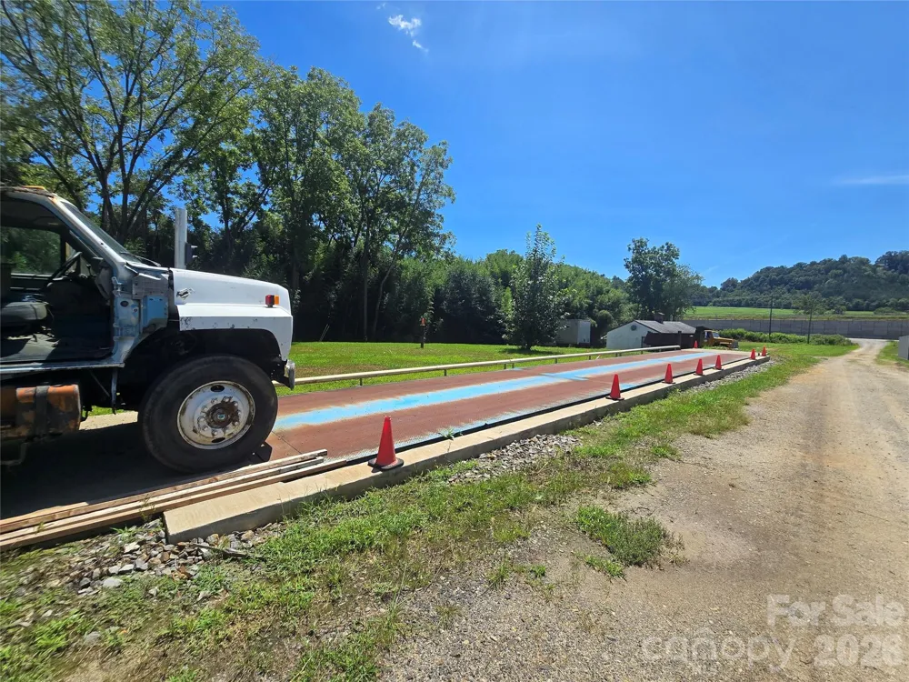 93 Benton Drive Canton, NC 28716