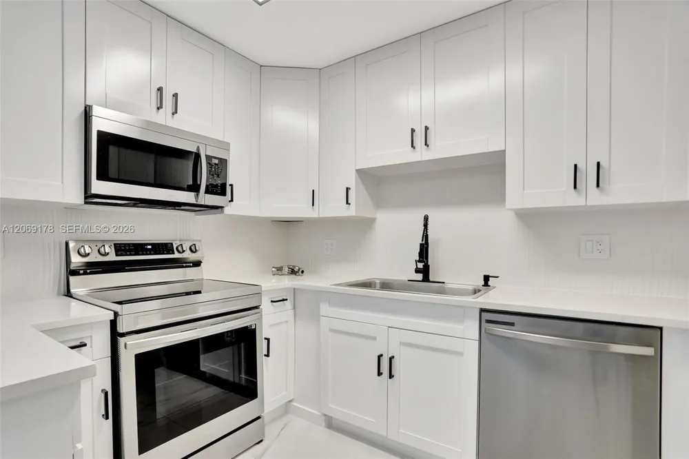 1220 NE 8th St Pompano Beach, FL 33060