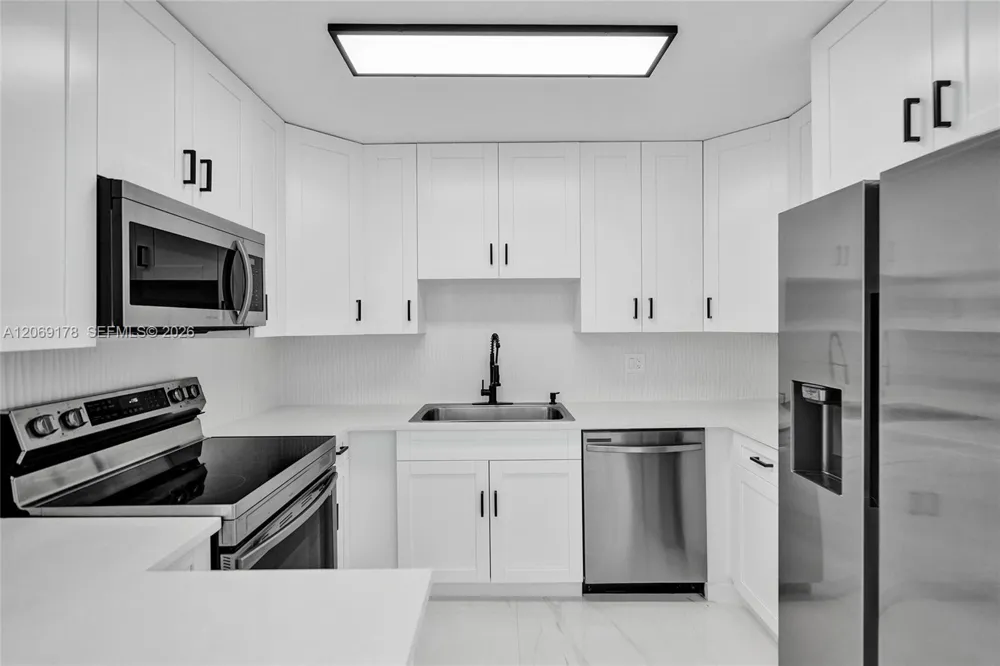 1220 NE 8th St Pompano Beach, FL 33060