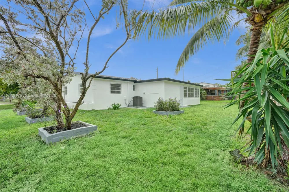1220 NE 8th St Pompano Beach, FL 33060