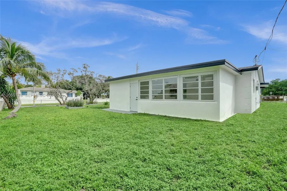 1220 NE 8th St Pompano Beach, FL 33060