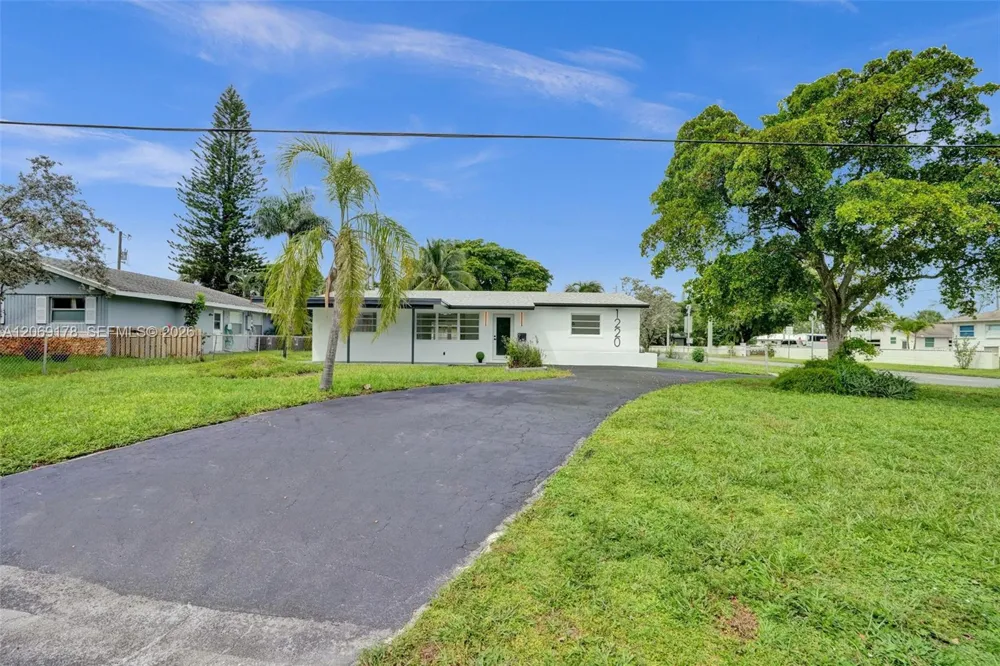 1220 NE 8th St Pompano Beach, FL 33060