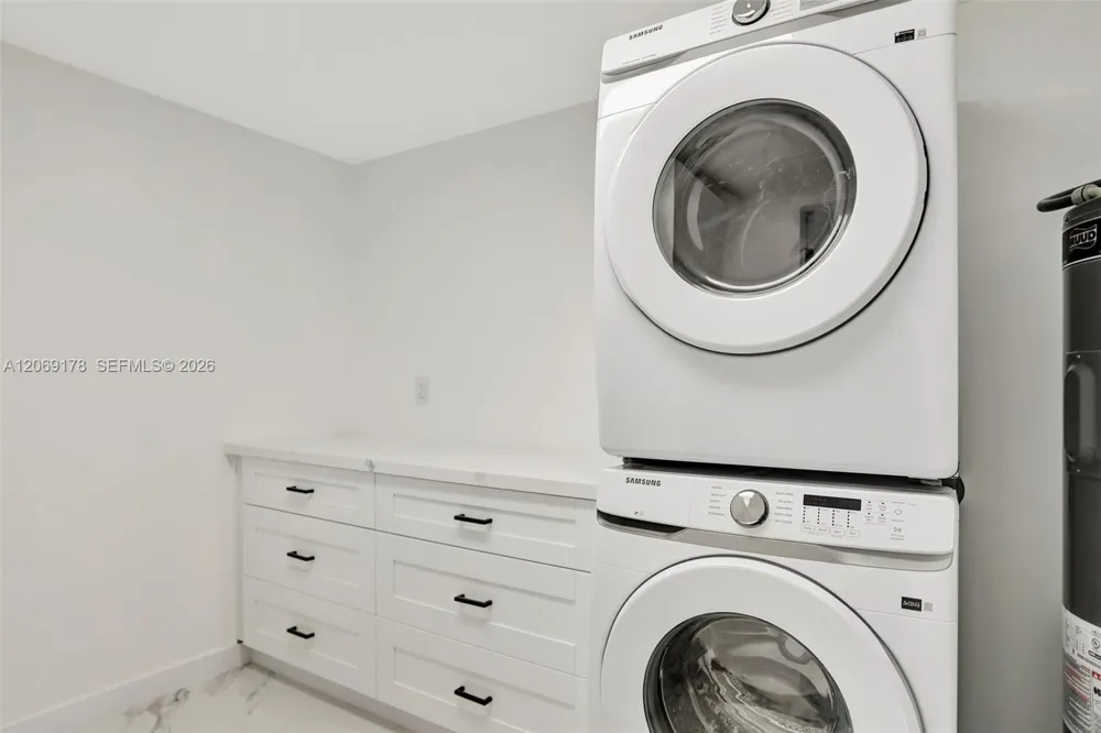 1220 NE 8th St Pompano Beach, FL 33060
