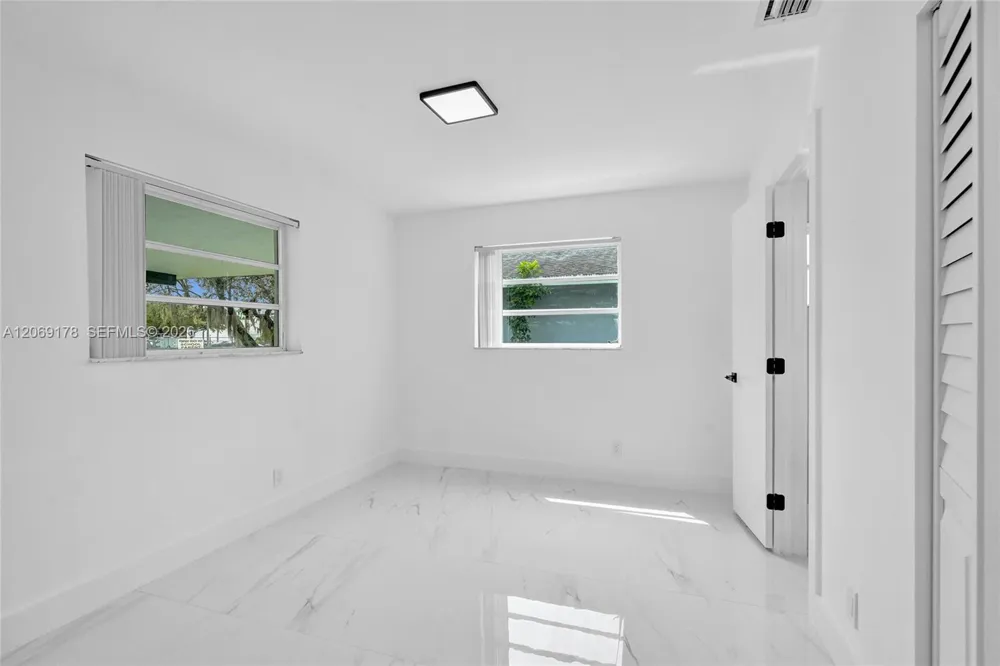 1220 NE 8th St Pompano Beach, FL 33060