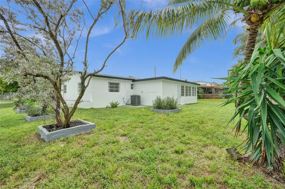 1220 NE 8th St Pompano Beach, FL 33060