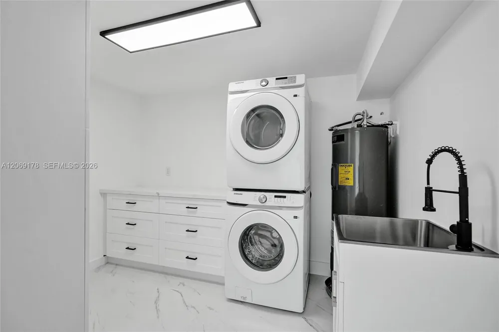 1220 NE 8th St Pompano Beach, FL 33060
