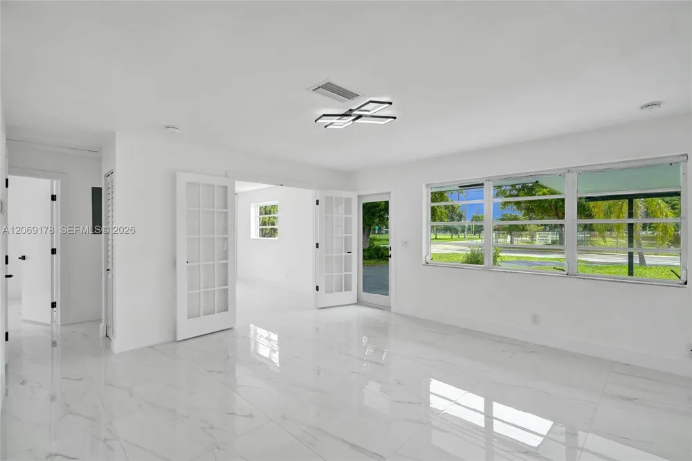 1220 NE 8th St Pompano Beach, FL 33060