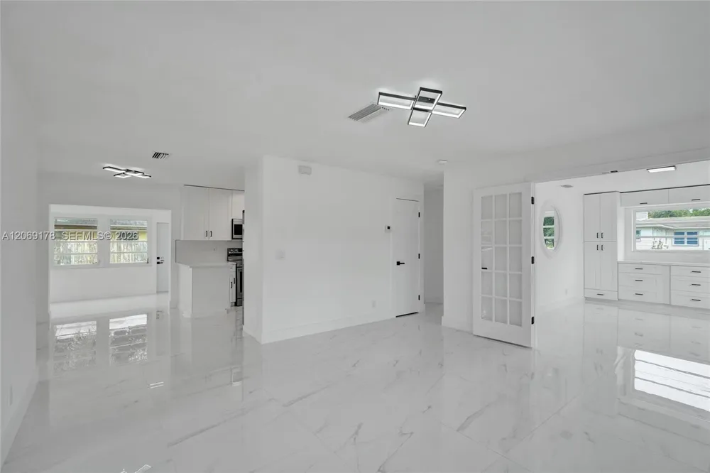 1220 NE 8th St Pompano Beach, FL 33060