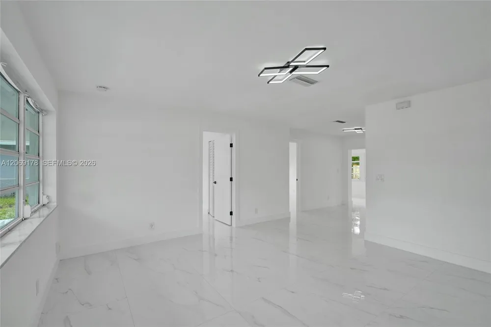 1220 NE 8th St Pompano Beach, FL 33060