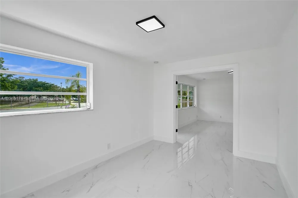1220 NE 8th St Pompano Beach, FL 33060
