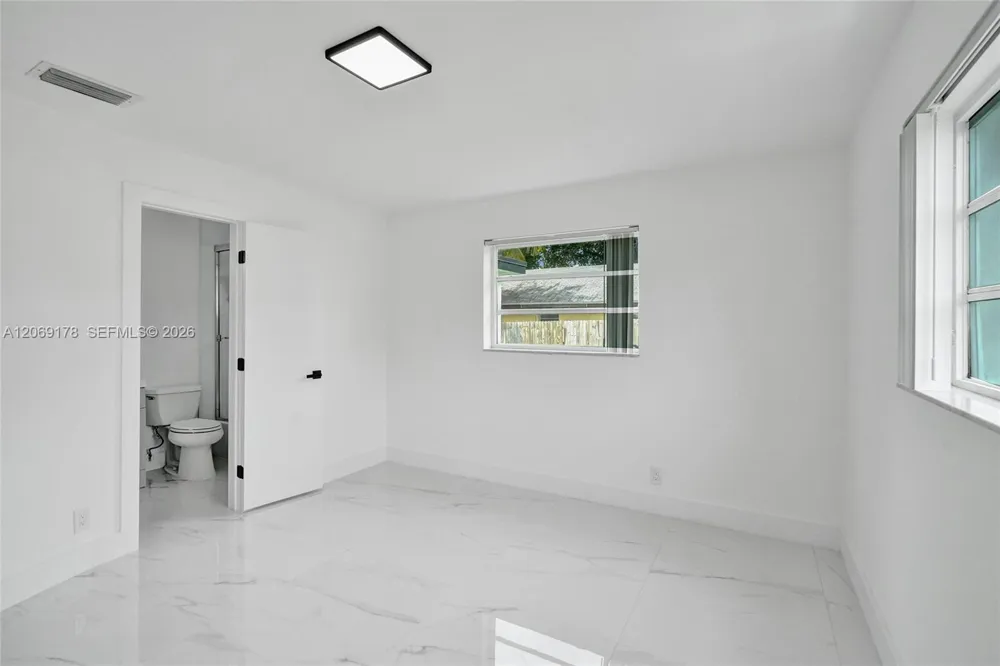 1220 NE 8th St Pompano Beach, FL 33060