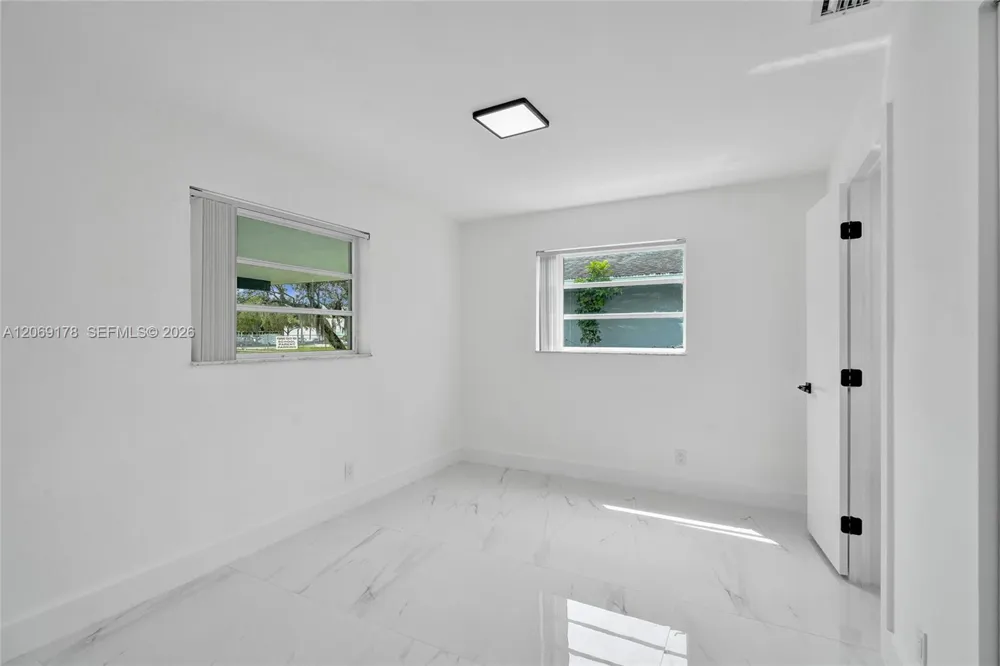 1220 NE 8th St Pompano Beach, FL 33060