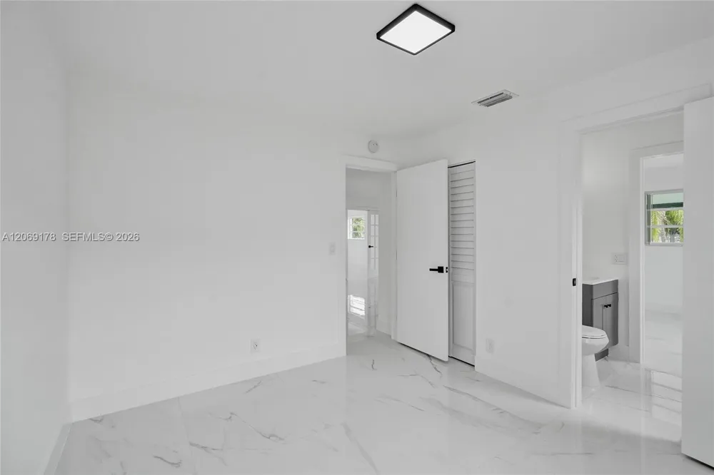 1220 NE 8th St Pompano Beach, FL 33060