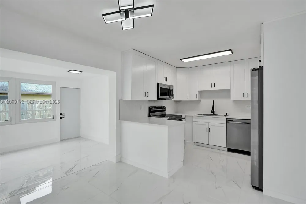1220 NE 8th St Pompano Beach, FL 33060