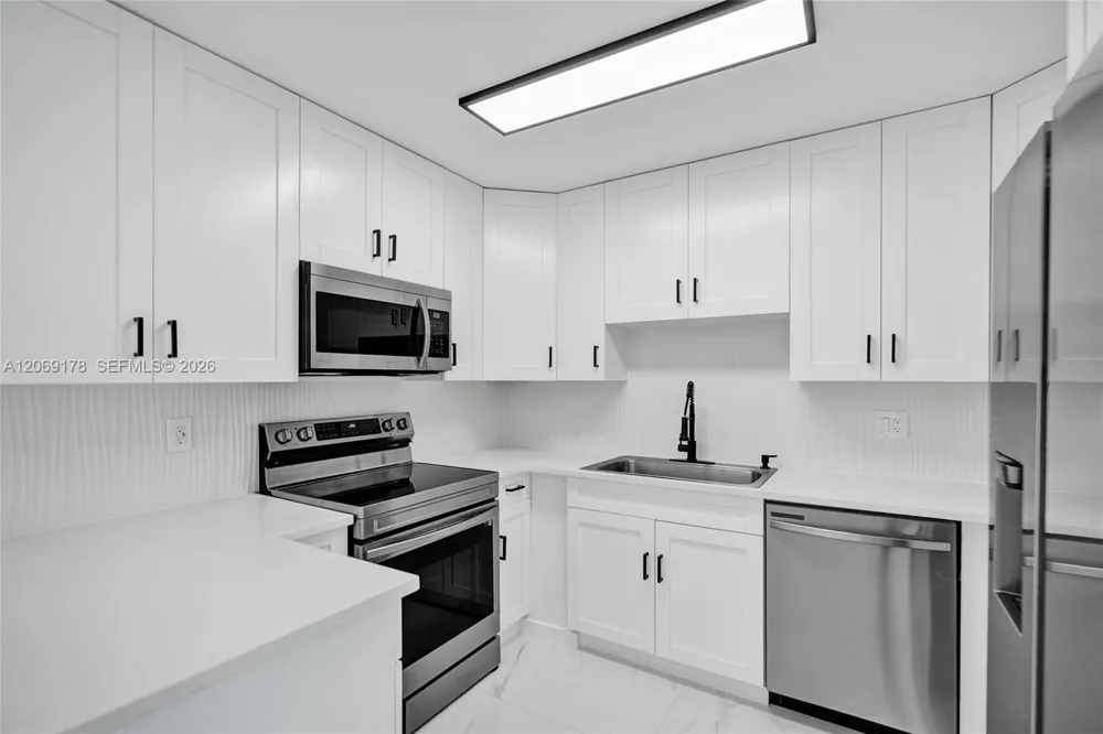 1220 NE 8th St Pompano Beach, FL 33060