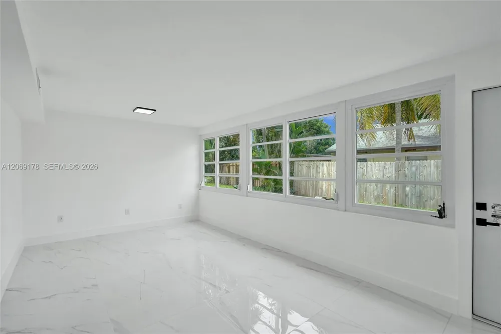1220 NE 8th St Pompano Beach, FL 33060