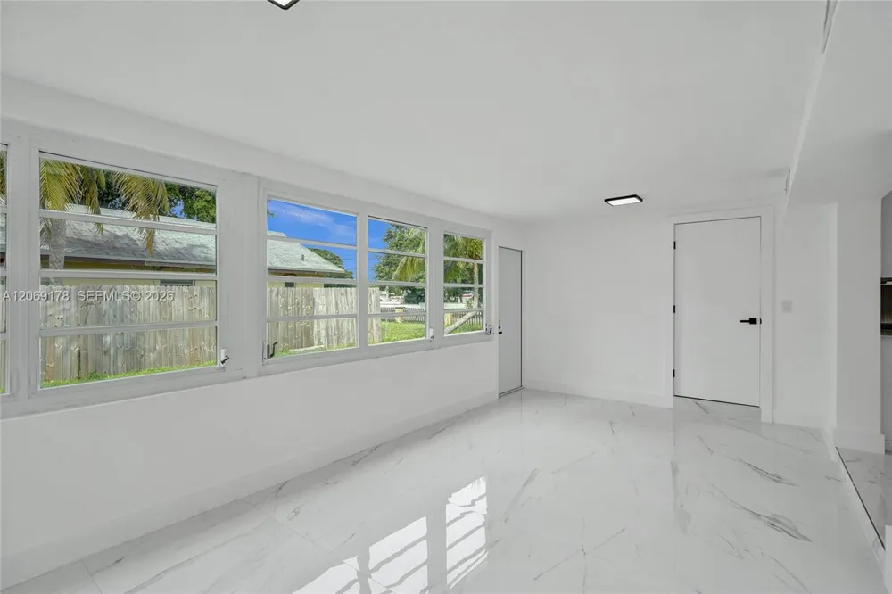 1220 NE 8th St Pompano Beach, FL 33060