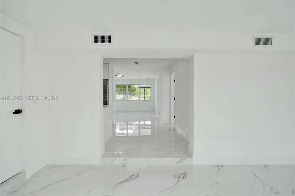 1220 NE 8th St Pompano Beach, FL 33060