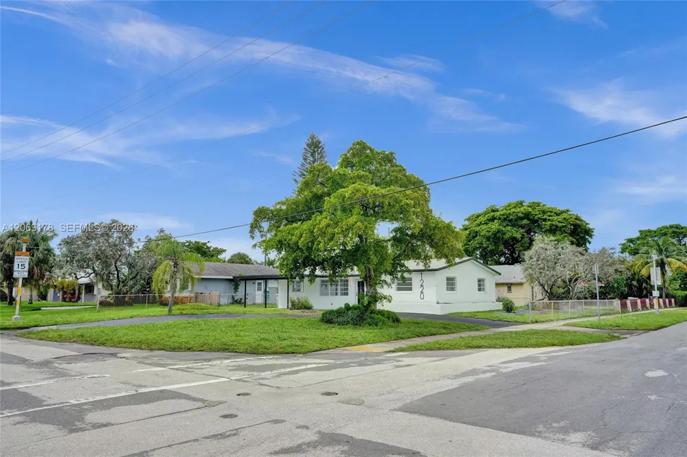 1220 NE 8th St Pompano Beach, FL 33060