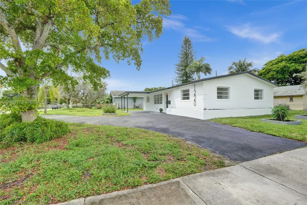 1220 NE 8th St Pompano Beach, FL 33060