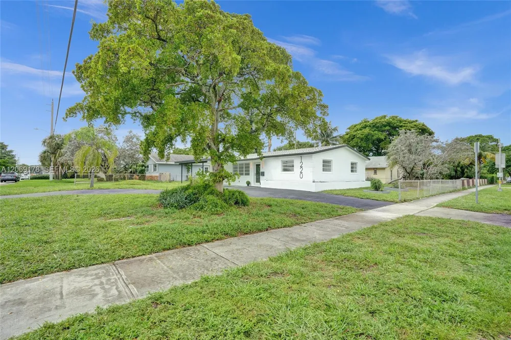 1220 NE 8th St Pompano Beach, FL 33060