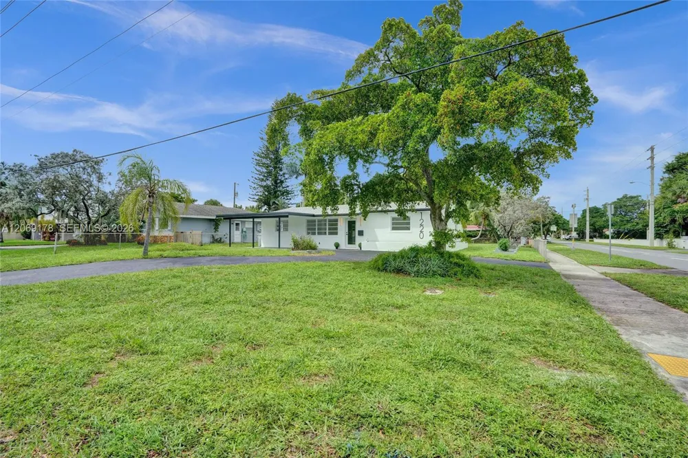 1220 NE 8th St Pompano Beach, FL 33060
