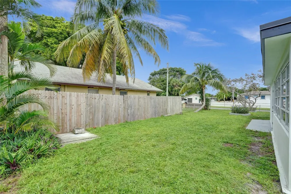 1220 NE 8th St Pompano Beach, FL 33060