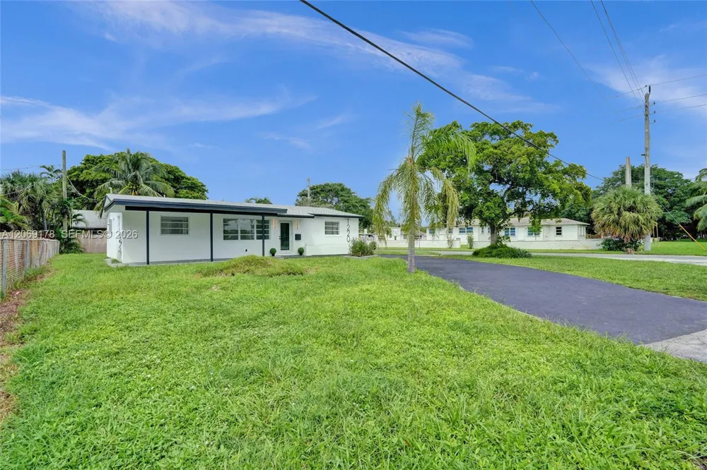 1220 NE 8th St Pompano Beach, FL 33060