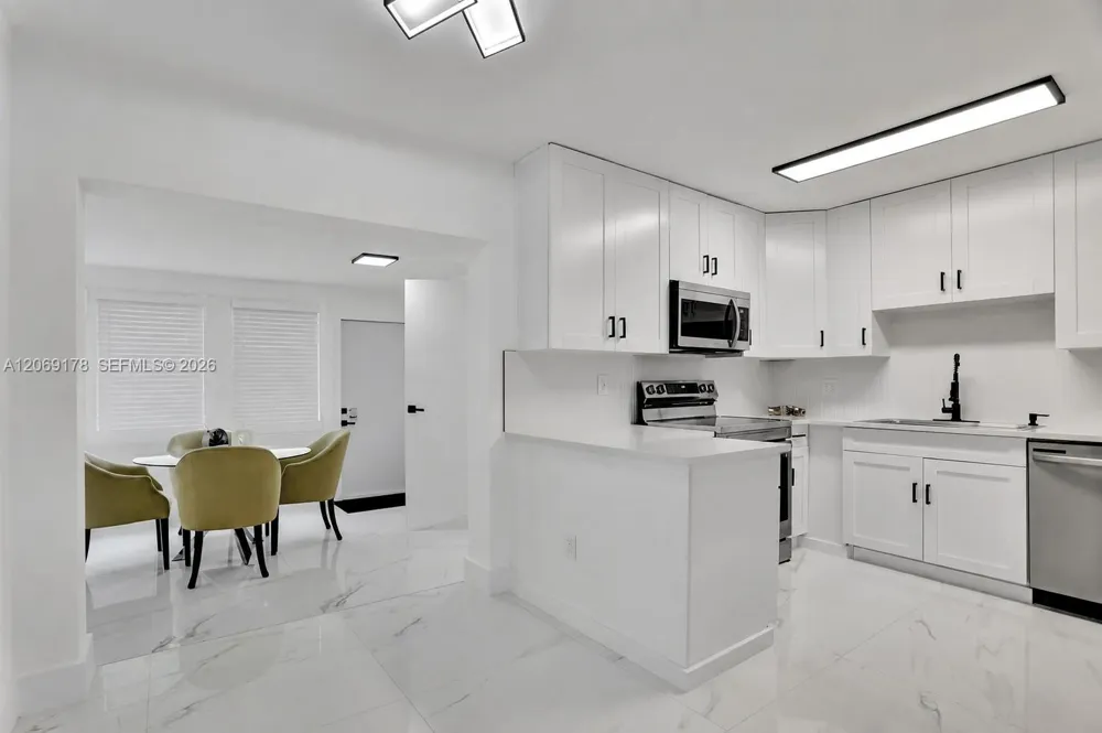 1220 NE 8th St Pompano Beach, FL 33060
