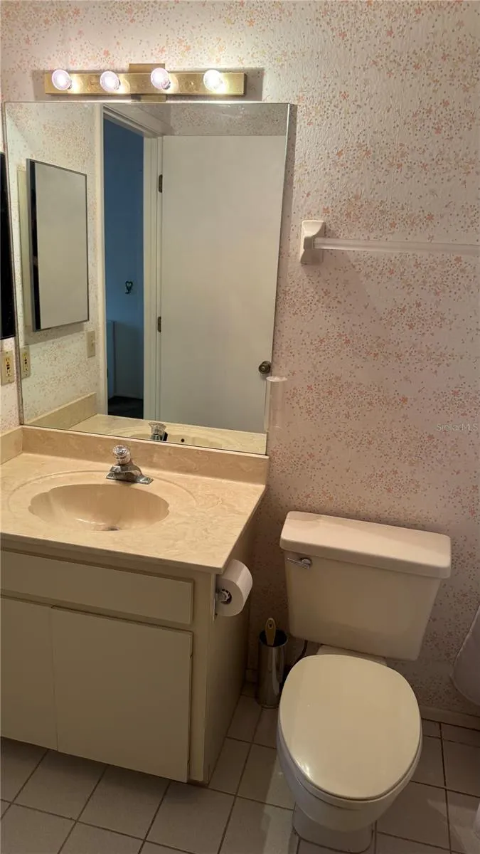4640 WEYBRIDGE #12 Sarasota, FL 34235