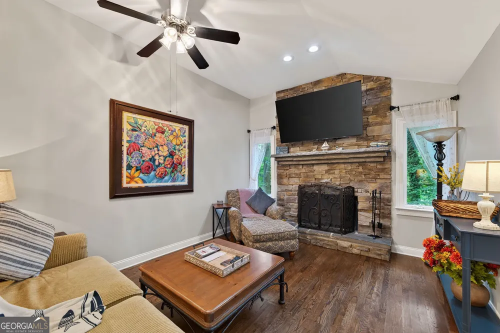 386 Longview DR Dawsonville, GA 30534