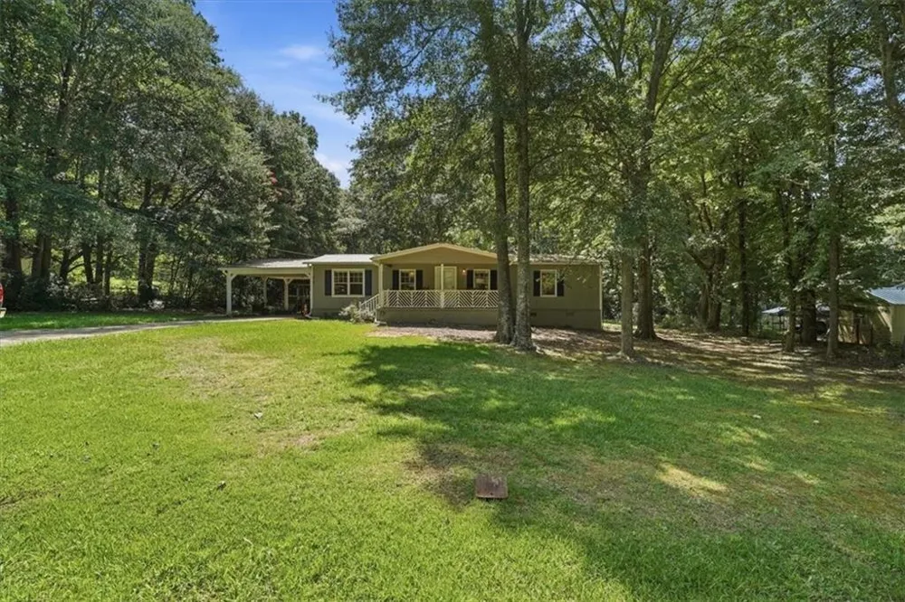 215 Hoke Street Maysville, GA 30558