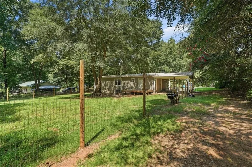 215 Hoke Street Maysville, GA 30558