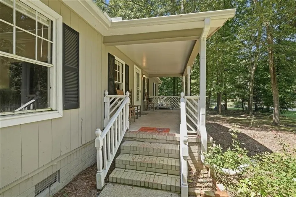 215 Hoke Street Maysville, GA 30558