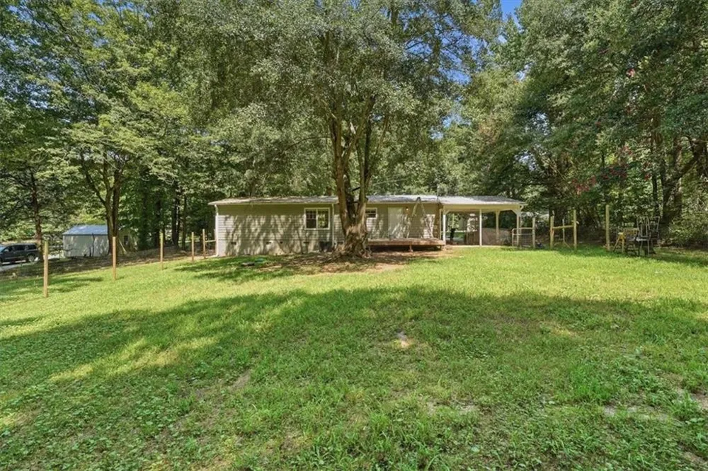 215 Hoke Street Maysville, GA 30558