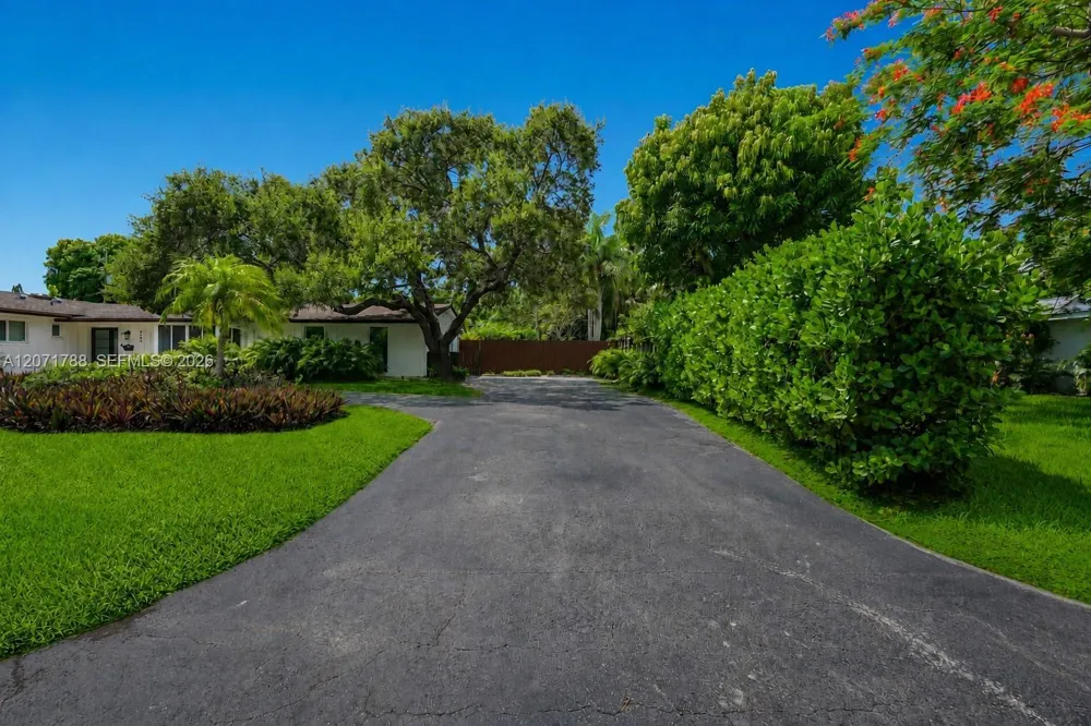 8520 SW 151st Street Palmetto Bay, FL 33158