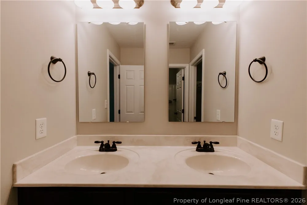 674 W Amberdale Circle Lumberton, NC 28358