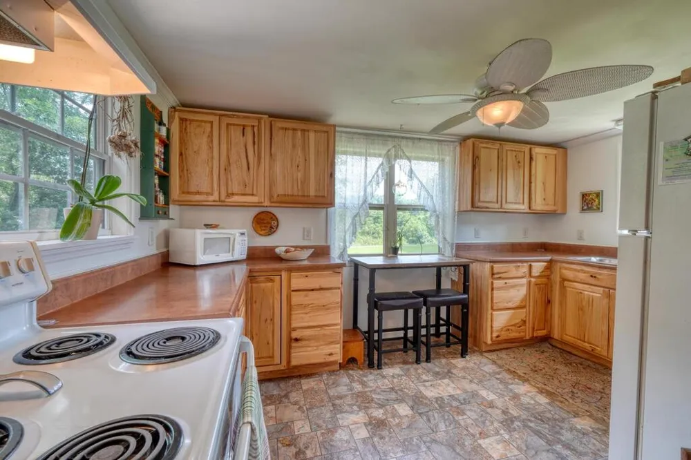 35 Chatuge Village Drive Hayesville, SC 29804